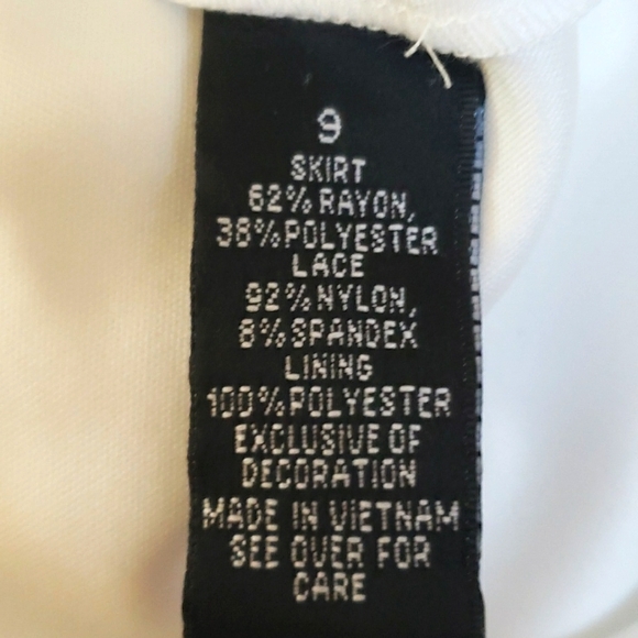 BCX DRESS Junior White Lace Keyhole Sleeveless Halter Knee Length Hi-Lo Dress, 9 - Picture 15 of 16